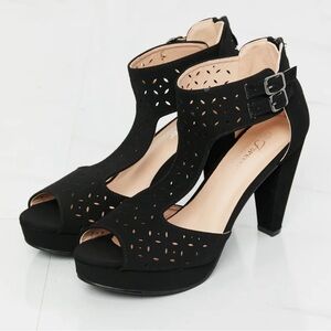 Forever Link Jive With Me Laser Cut Peep
Toe T-Strap Heels- size 8- Gently used